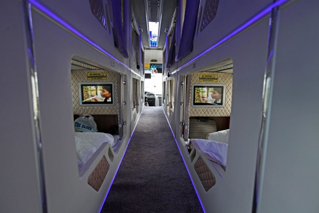 Fullmoon bus