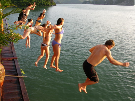 lan ha bay Cruise Jumping