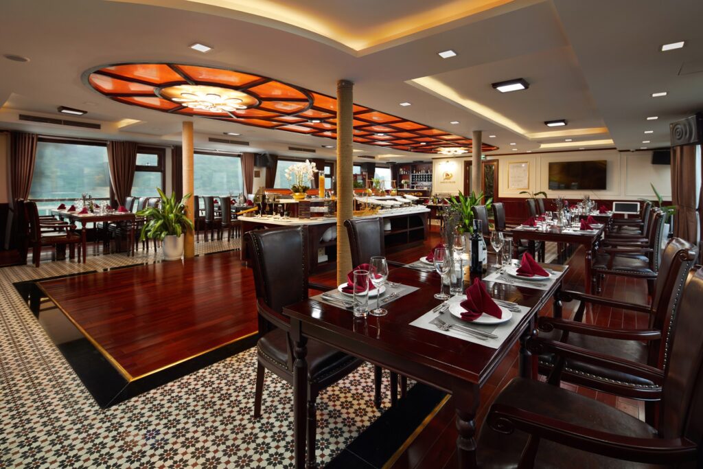Lan Ha Bay Luxury Cruise From Cat Ba island
