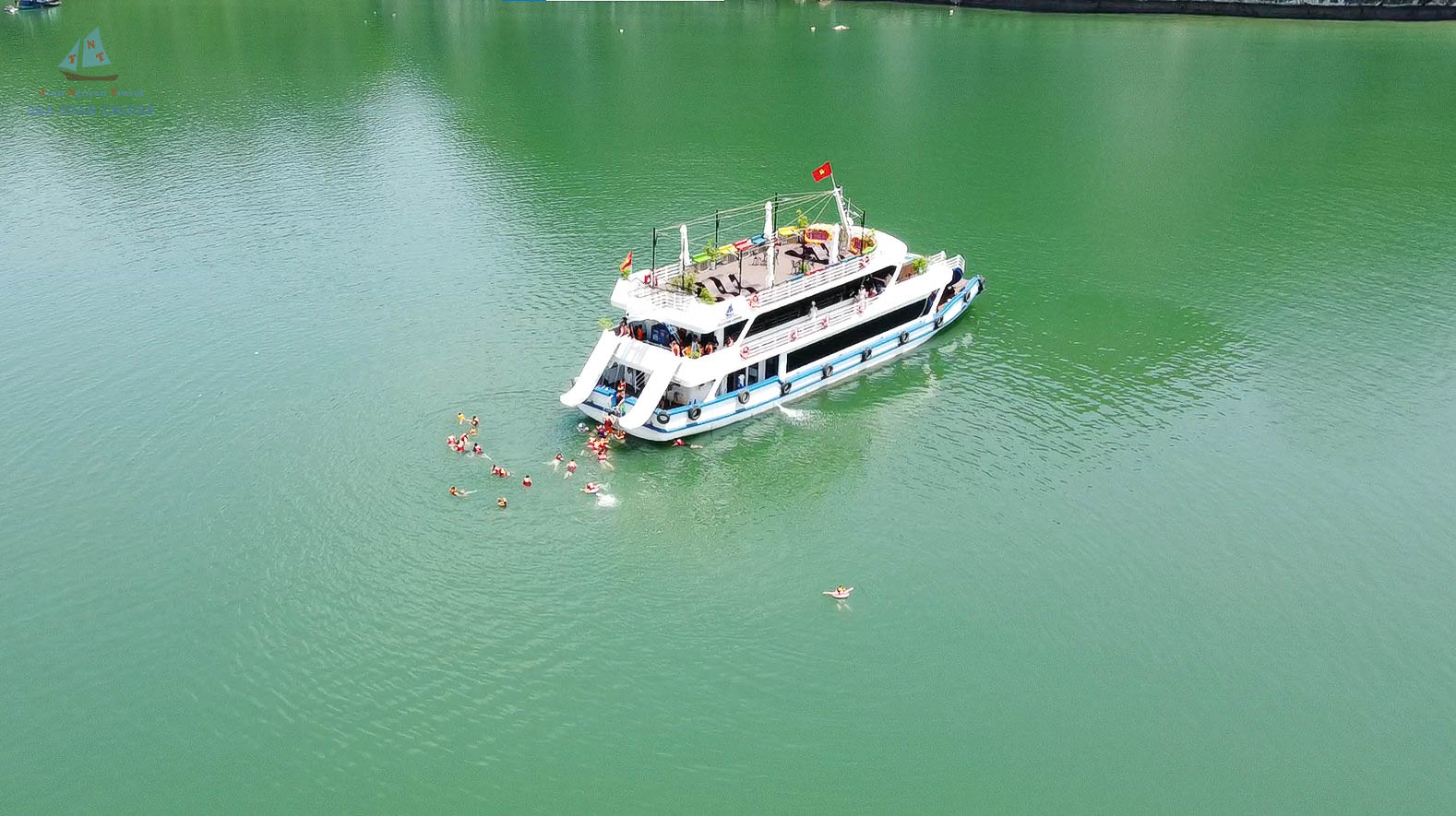 Lan Ha Bay Cruise Swimming