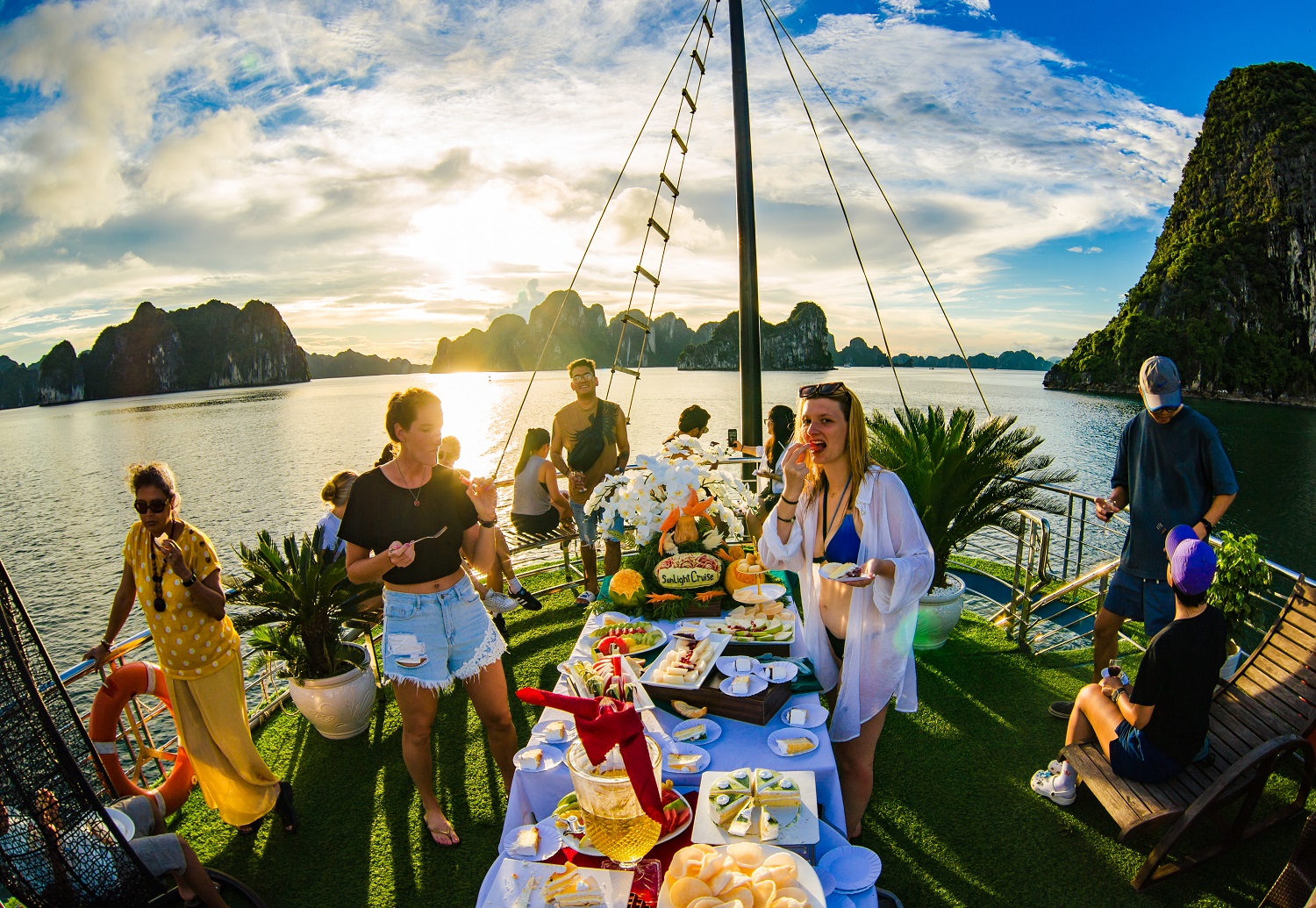 Lan Ha Bay Sunset - Full Moon Travel Asia