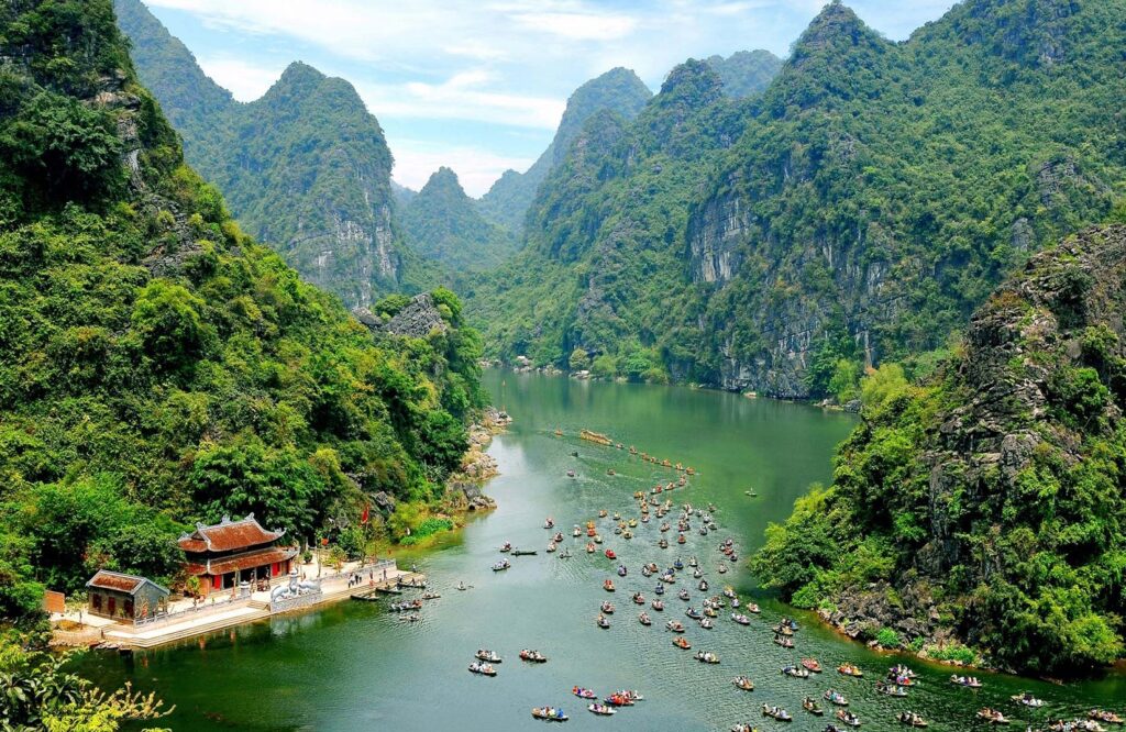 From Ninh Binh: Full Day Tour visit Trang An, Mua Cave, Hoa Lu & Bich Dong