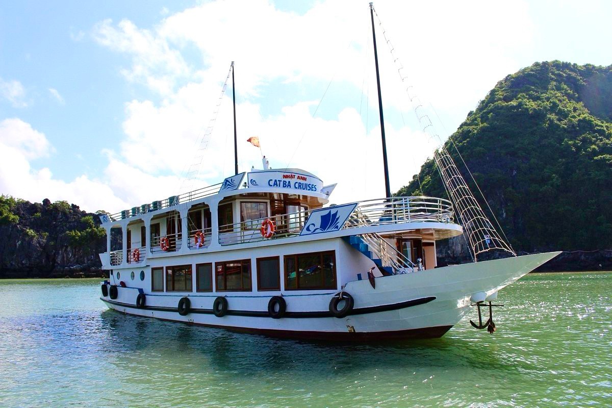 Cat Ba Small Cruise