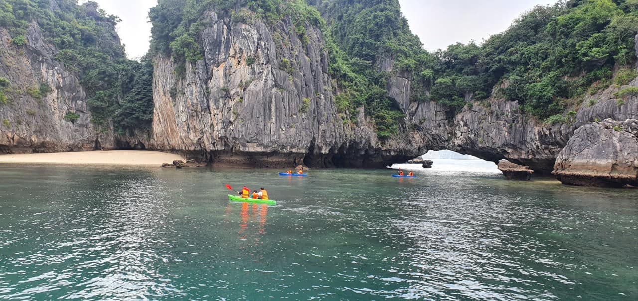 Lan Ha Bay Kayaking