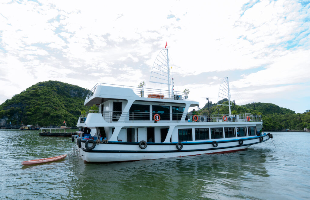 Lan Ha Bay Cruise