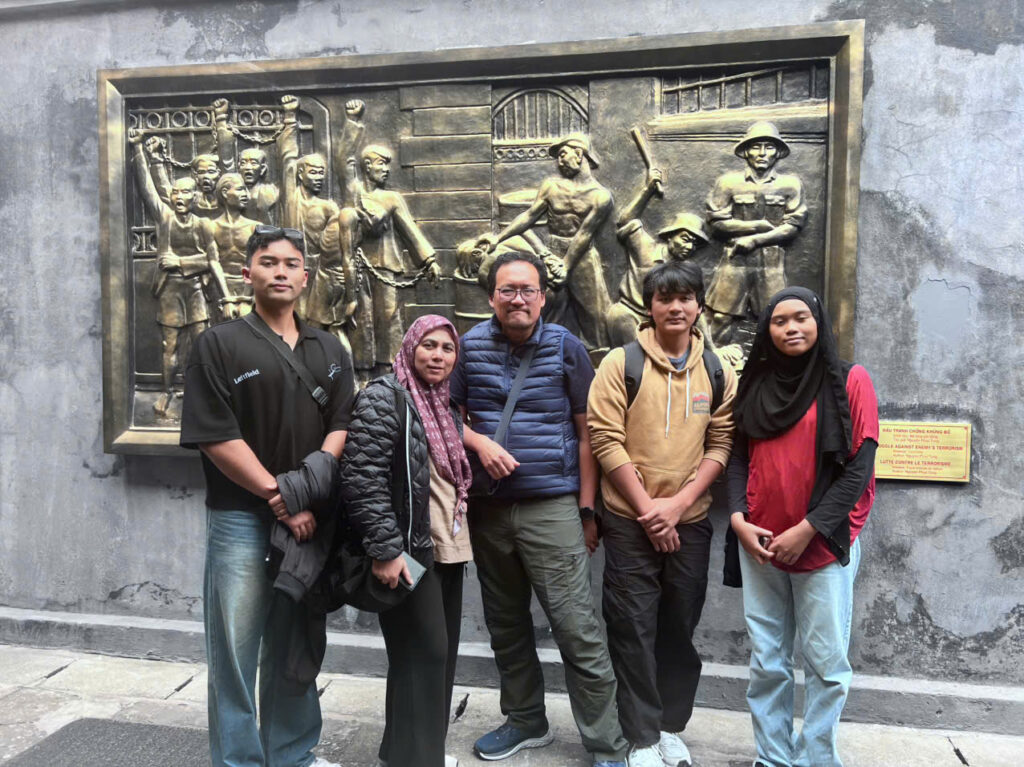 Hoa lo Prison - Hanoi City Tour