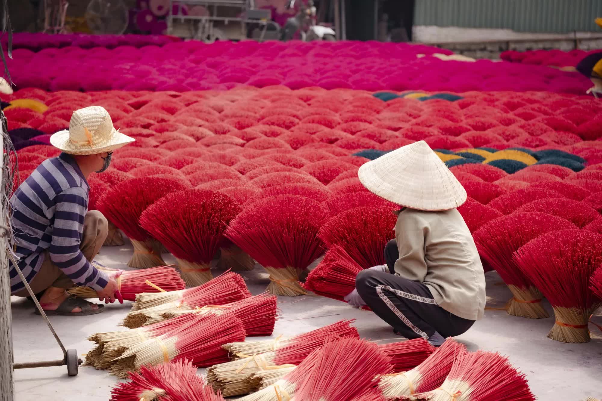 Hue traditional incense village