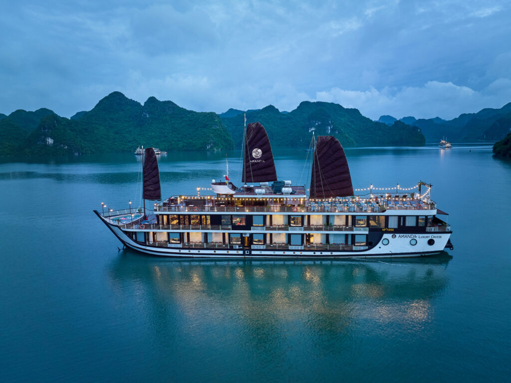 From Cat Ba island: Lan Ha Bay Luxury Cruise with Balcony