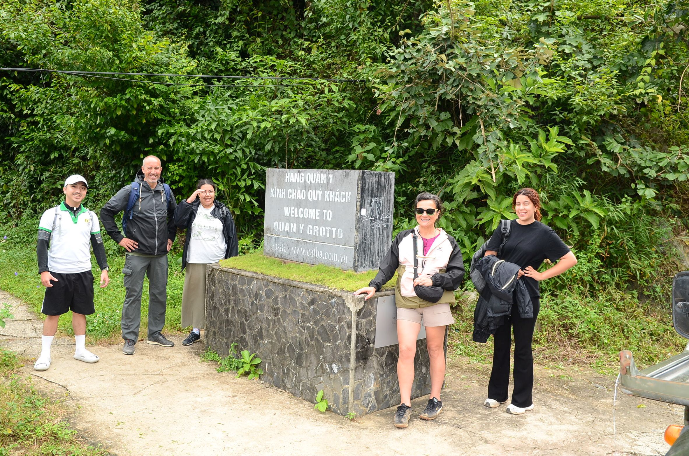 Cat Ba Trekking & Jeep Tour