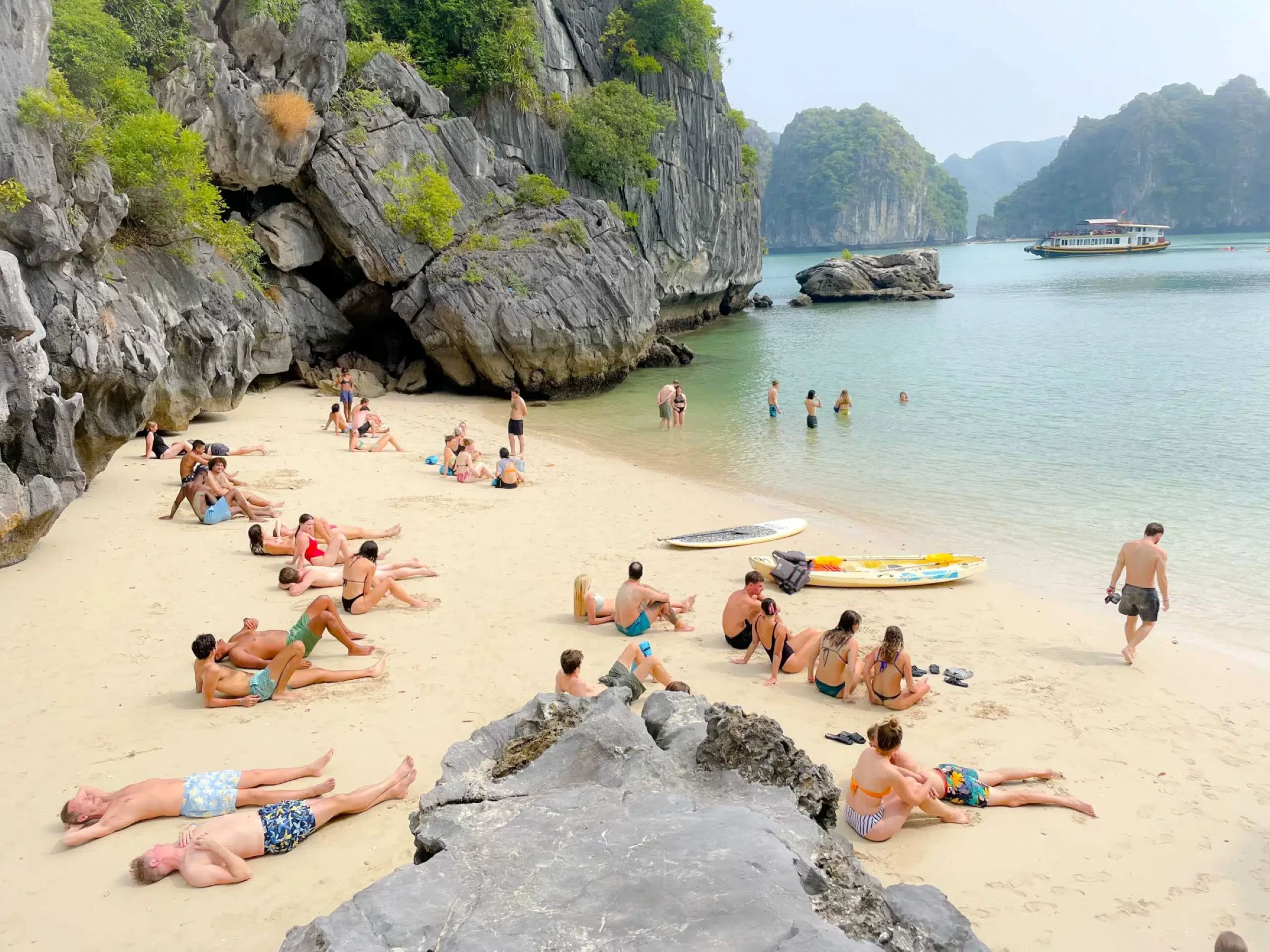 Lan Ha Bay Quiet Beach in Kayak Tou