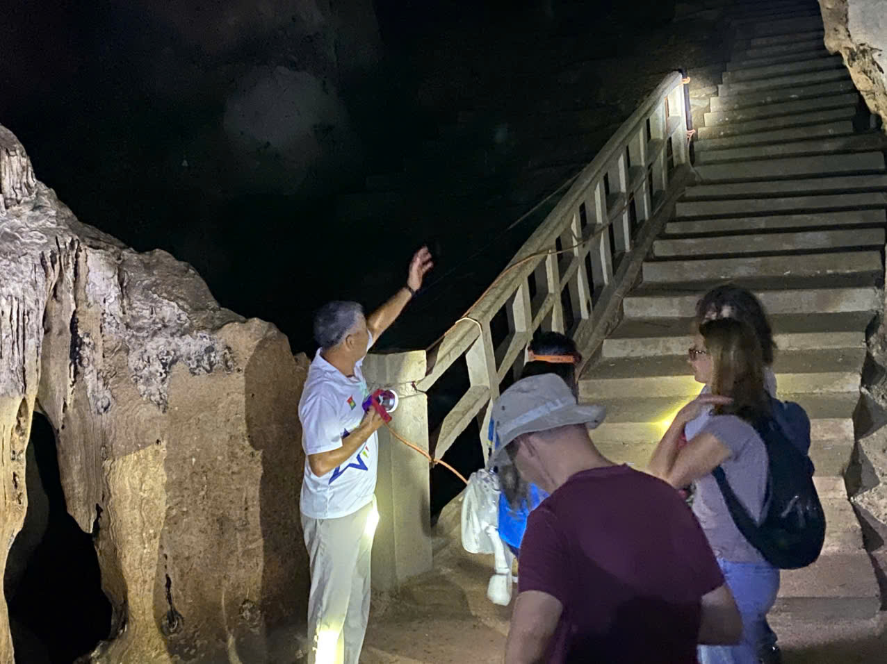 Cat Ba Half-day Tour Thien Long Cave Tour