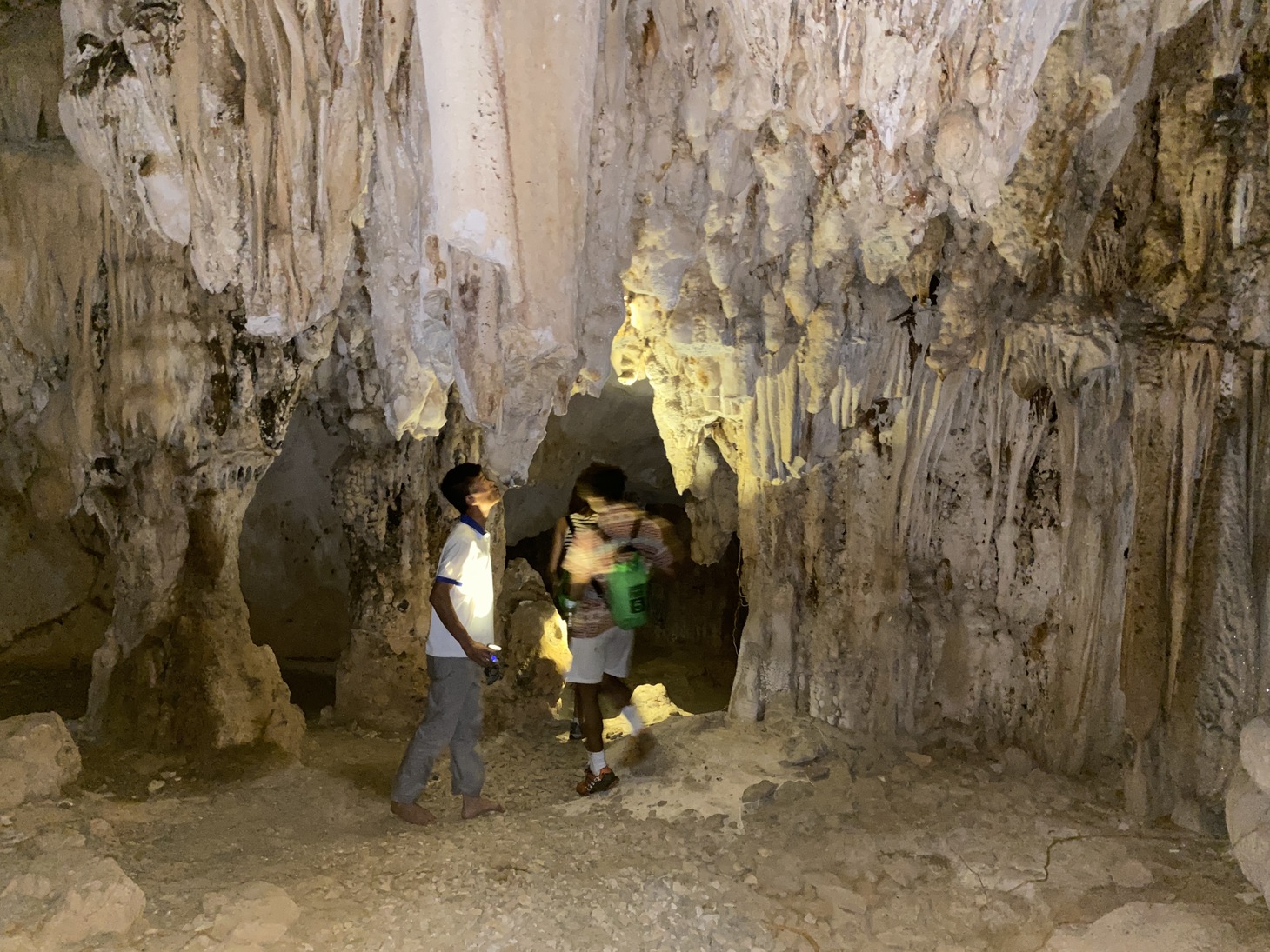 Thien Long Cave