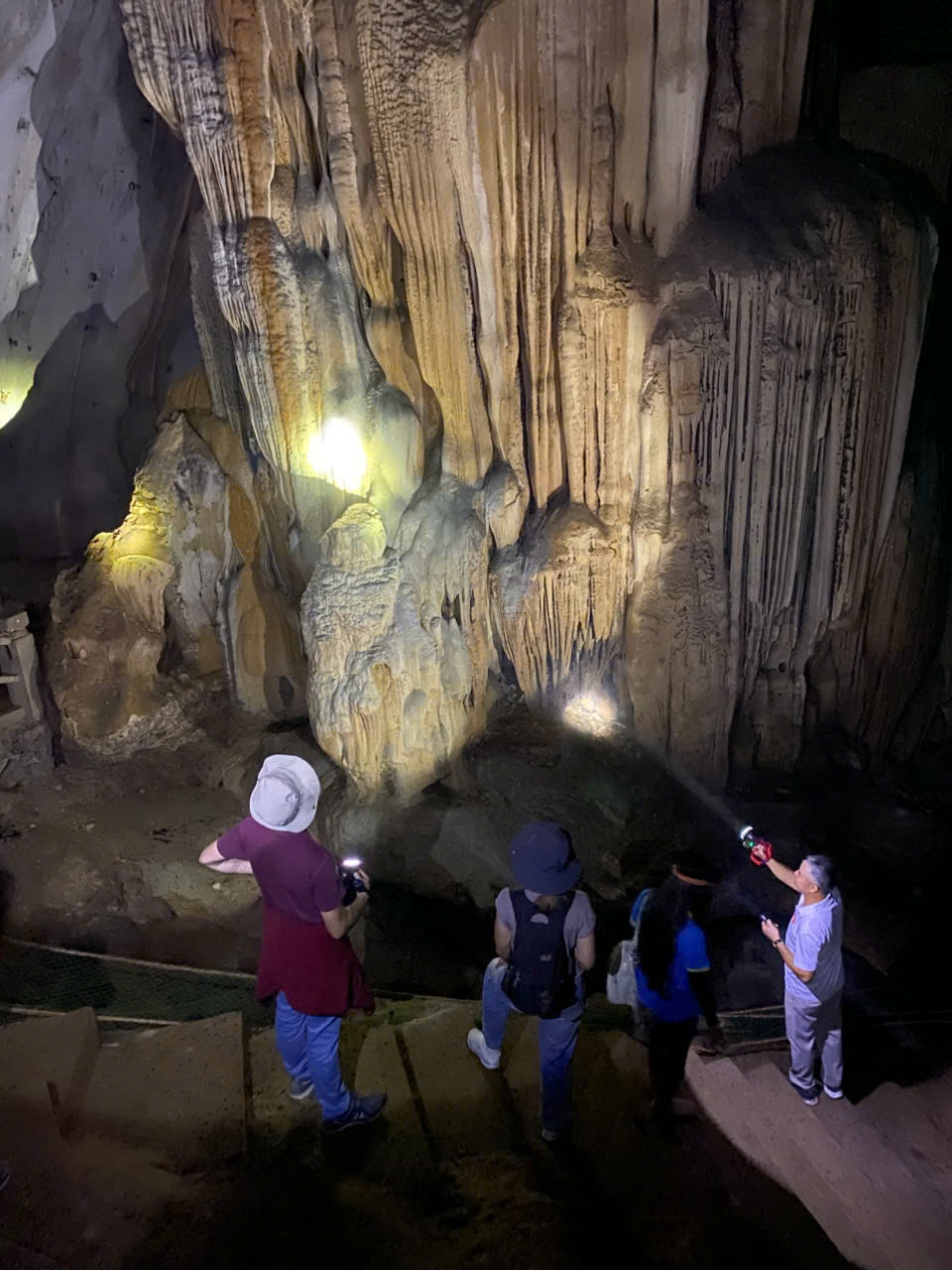 Thien Long Cave in Cat Ba