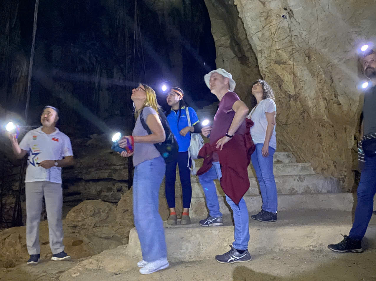 Thien Long Cave Cat Ba island