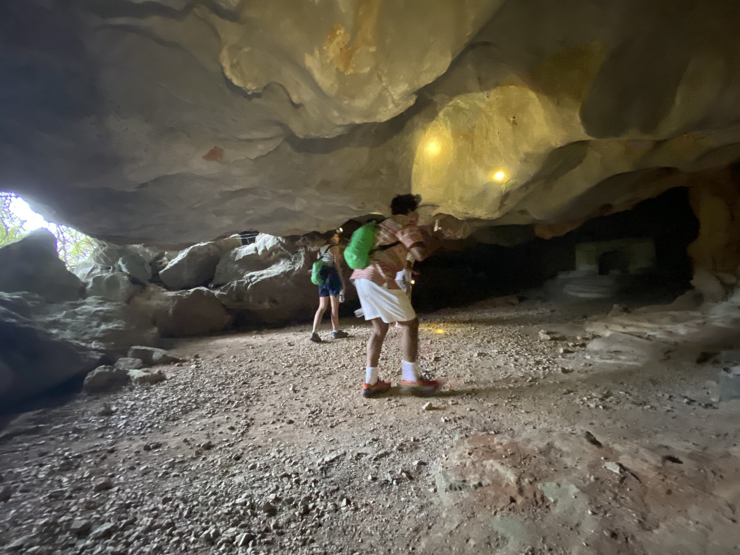 Cat Ba Kayaking Tour to Thien Long Cave